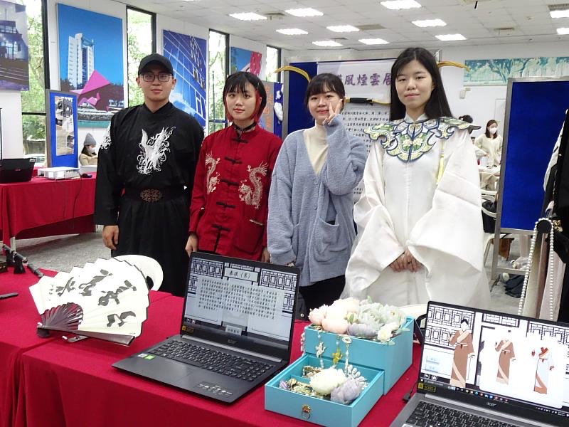 元智中語拚轉型 必修數位程式加AI